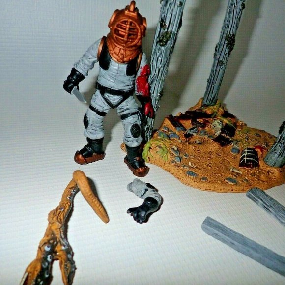 McFarlane Toys Monsters Series 2- The Sea Creatur - Picture 2 of 6